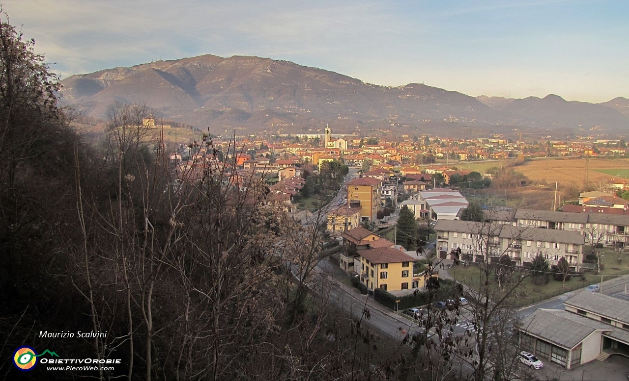 74 Panorama verso il Linzone....JPG